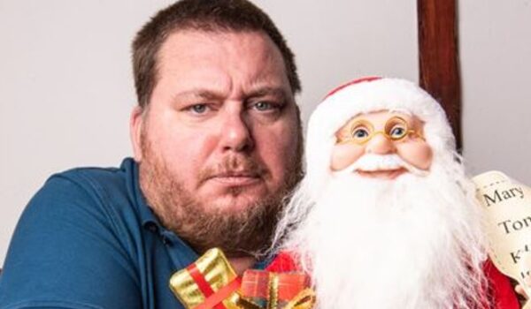 Dad with a “Fear of Santa Claus” gets Terrified Every Year