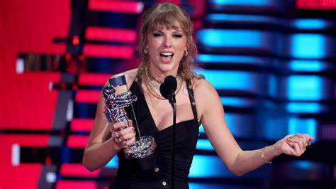 Taylor Swift Makes History – Wins 9 Awards At VMAs 2023