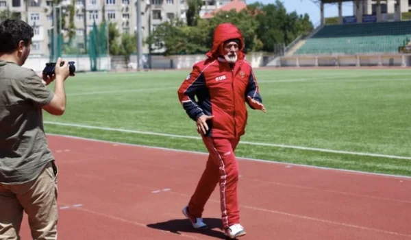 Pensioner Allegedly Loses 11 Kilos in Just 2.5 Hours, Sets New World Record