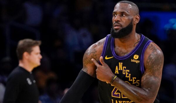 LeBron James becomes the first player in NBA history to reach 39,000 points