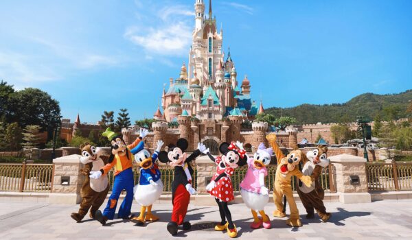 World’s Best Boss Pays For 1,200 Employees To Go To Disneyland
