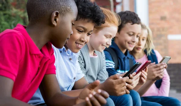 Australia Plans Social Media Ban For Pupils Of 16yrs And Under.